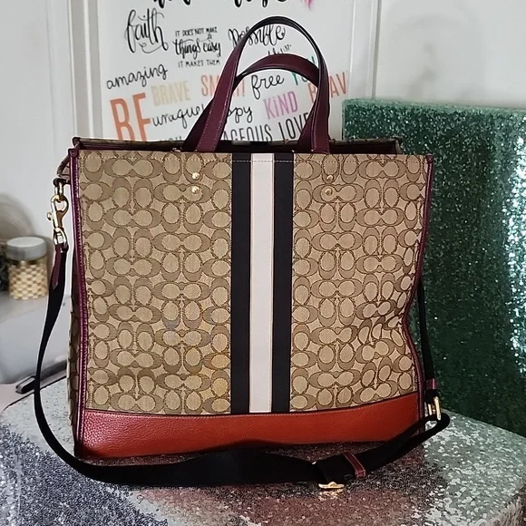 COACH DEMPSEY TOTE 40" - Picture 5 of 14